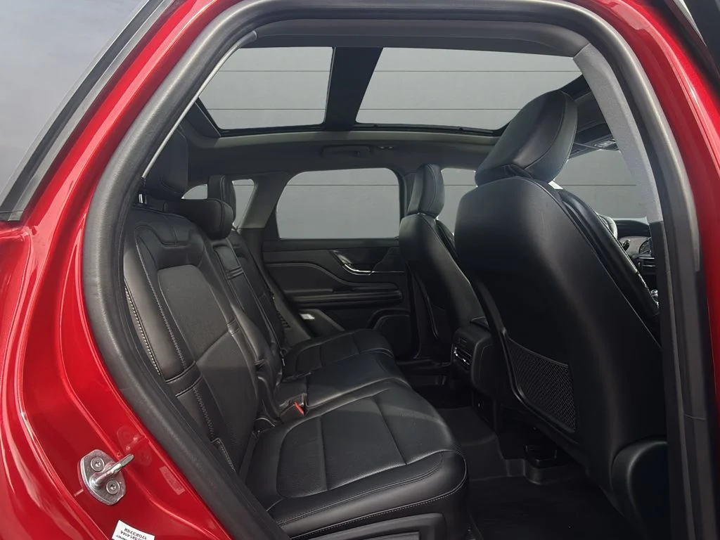 Used 2021 Red Lincoln Standard image 17