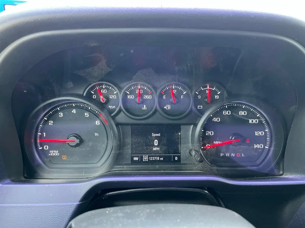 Used 2020 BLACK Chevrolet Custom image 17