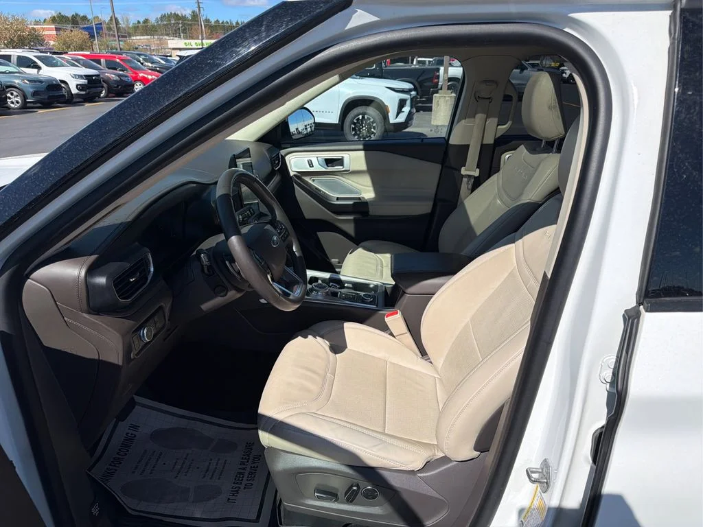 Used 2020 White Metallic Ford Platinum image 20