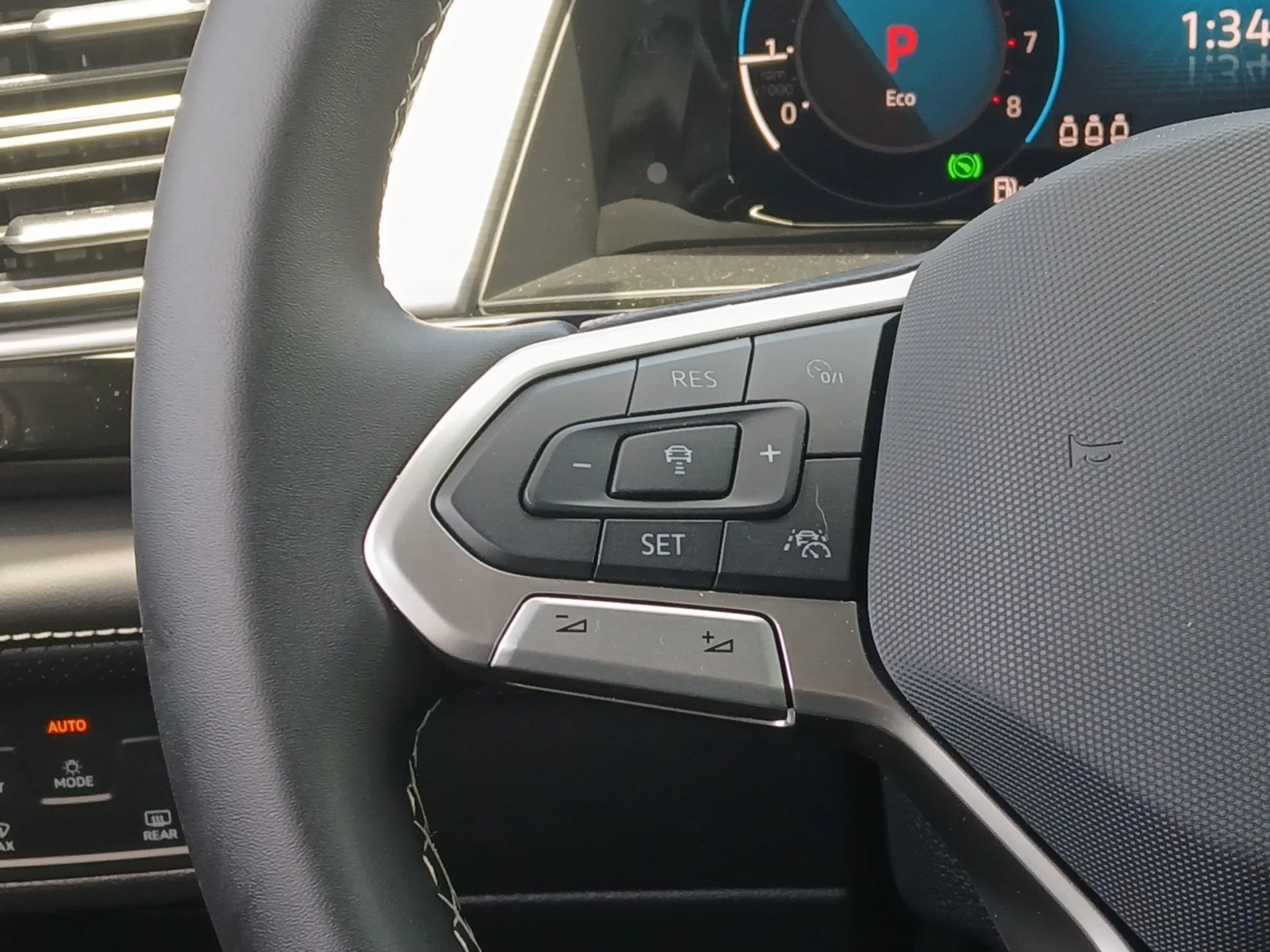 2026 Volkswagen Atlas Cross Sport SE w/Tech - Photo 9