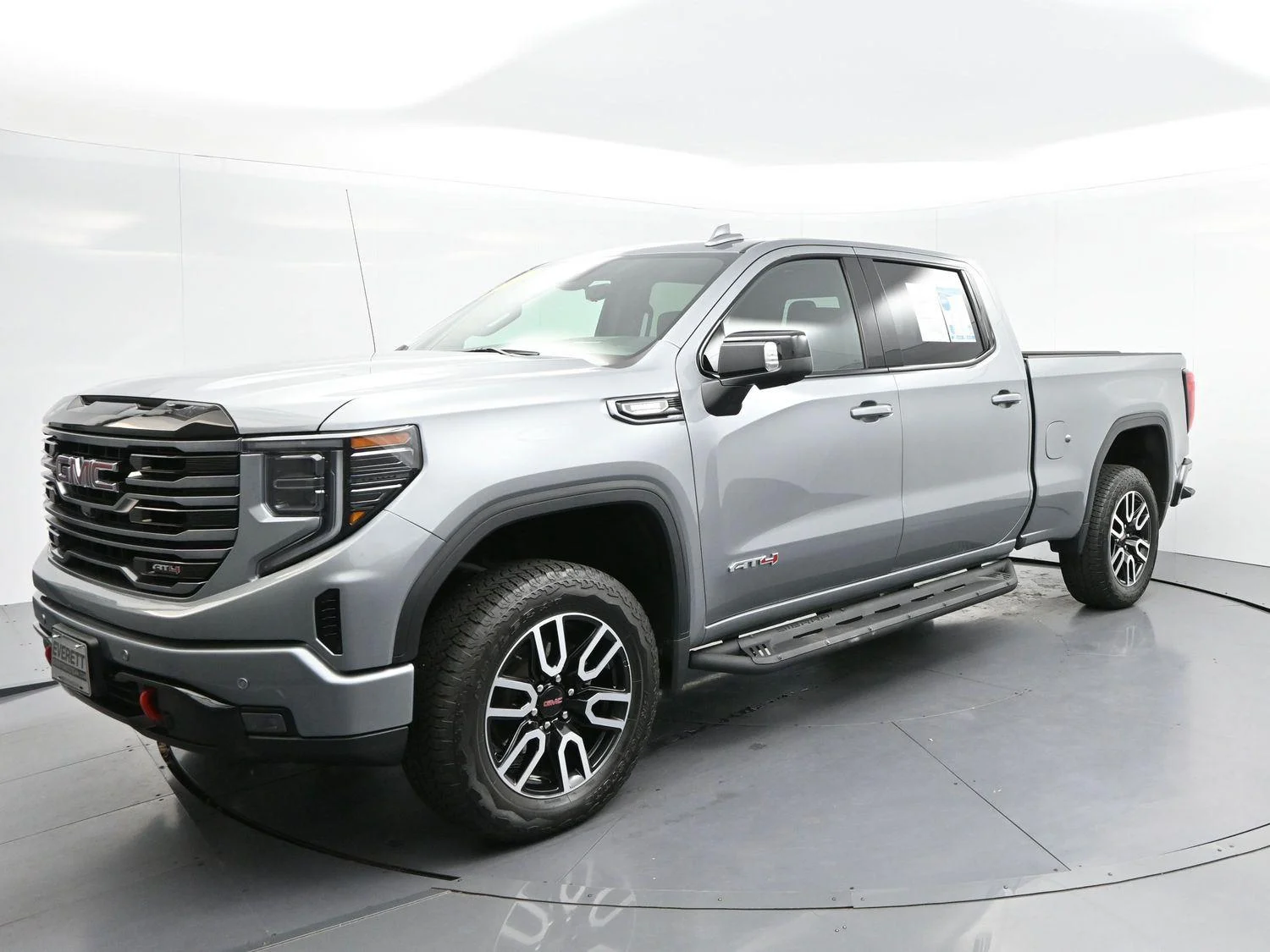 Used 2025 Sterling Metallic GMC AT4 image 3