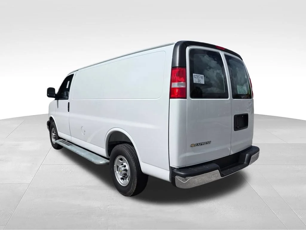 Used 2025 Summit White Chevrolet WT image 6