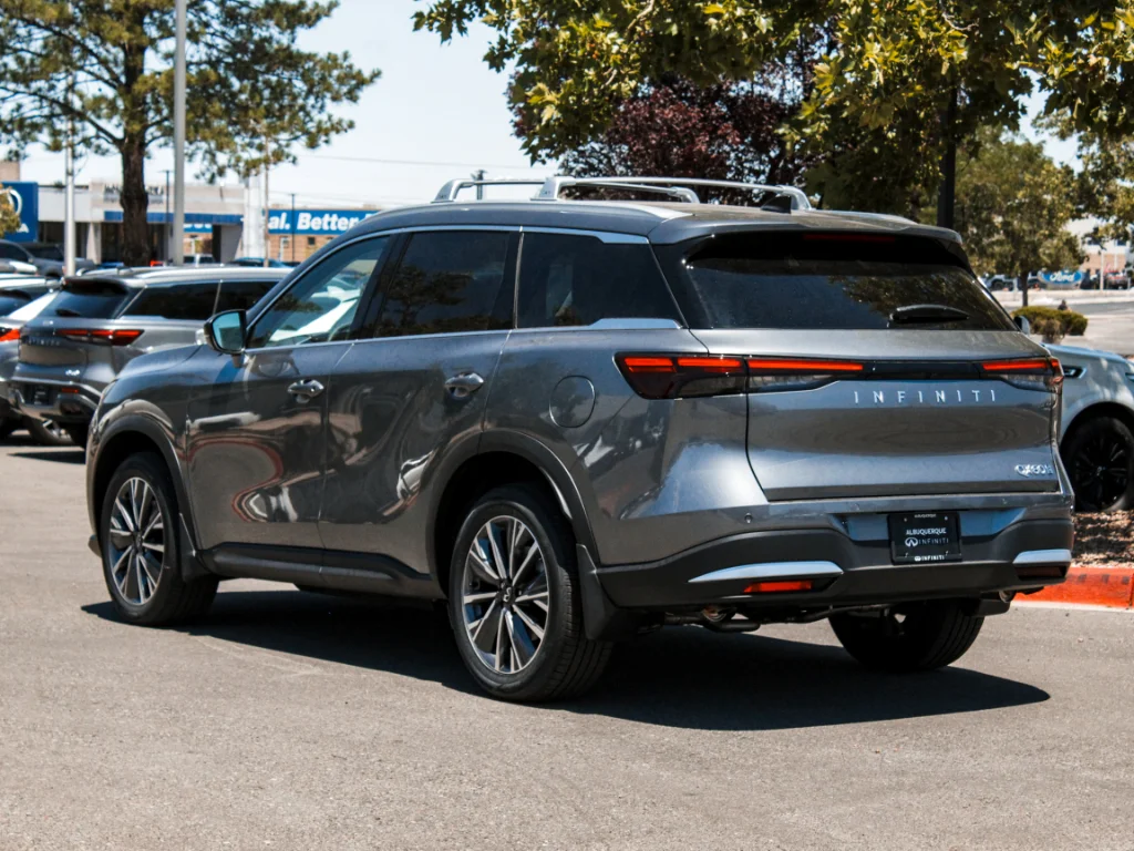 New 2027 GRAPHITE SHADOW INFINITI Luxe AWD image 7