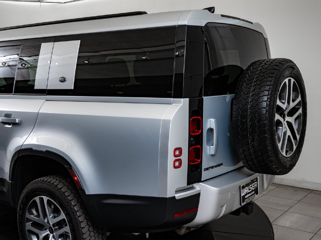 Used 2024 Hakuba Silver Metallic Land Rover S image 19