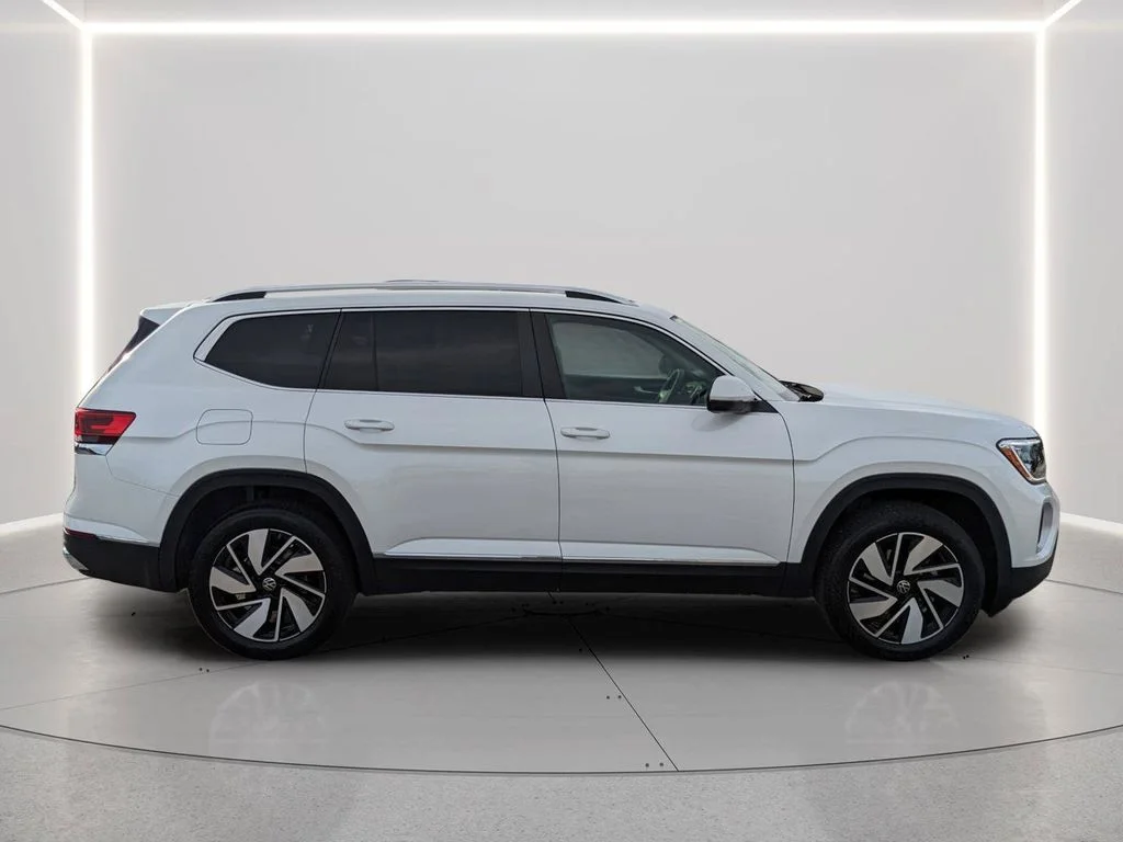 New 2026 White/off-white Volkswagen SEL image 9