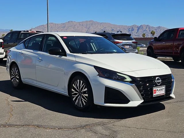 Certified Used 2025 Glacier White Nissan 2.5 SV image 6