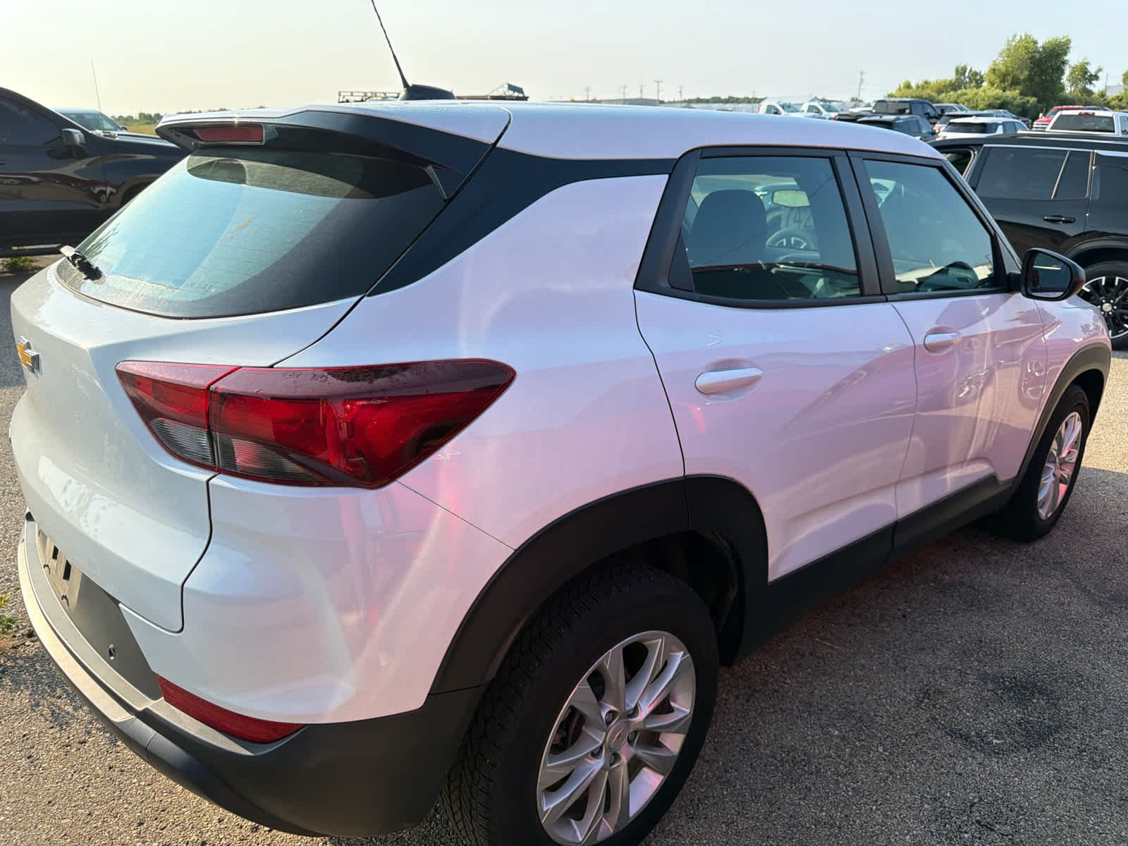 Used 2023 SUMMIT WHITE Chevrolet LS image 4