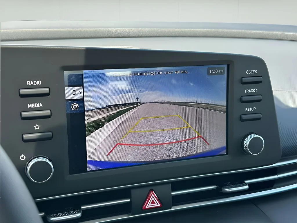 2025 Hyundai Elantra SE - Photo 22