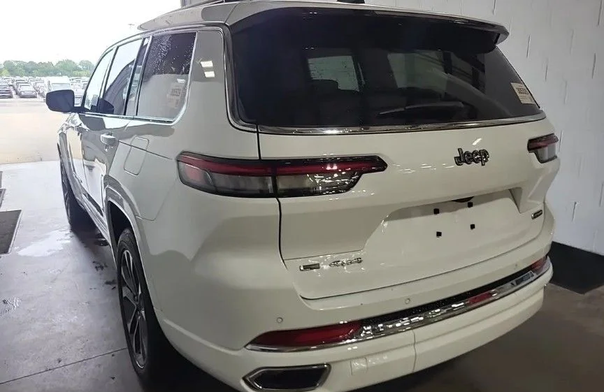 Used 2023 White Jeep Overland image 3