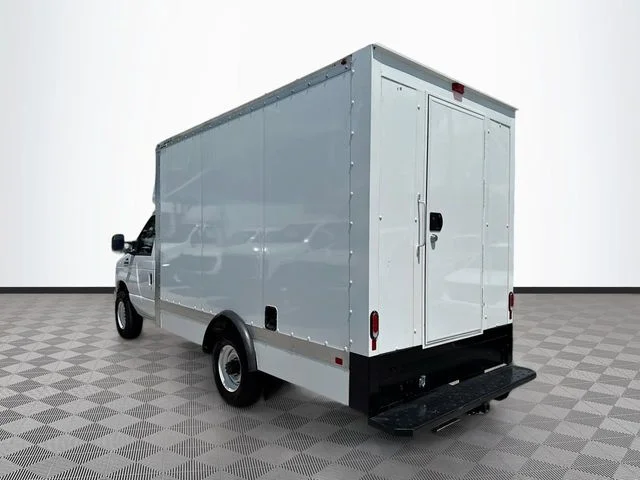 New 2024 Oxford White Ford Base image 4