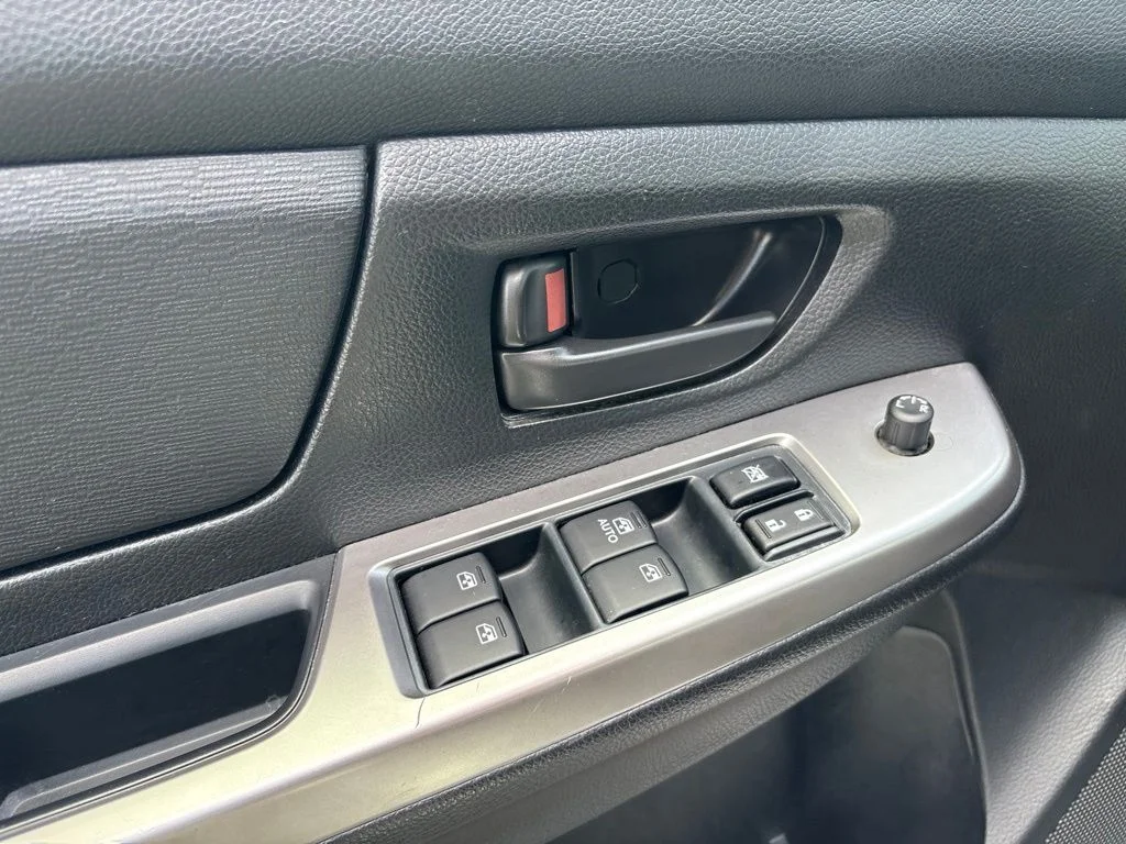 Used 2015 Silver Subaru 2.0i image 14
