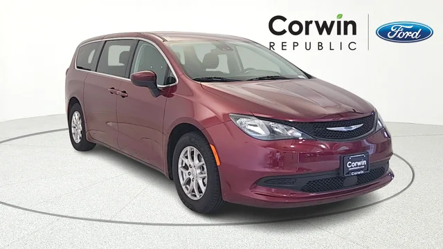 2023 Chrysler Voyager LX's photo