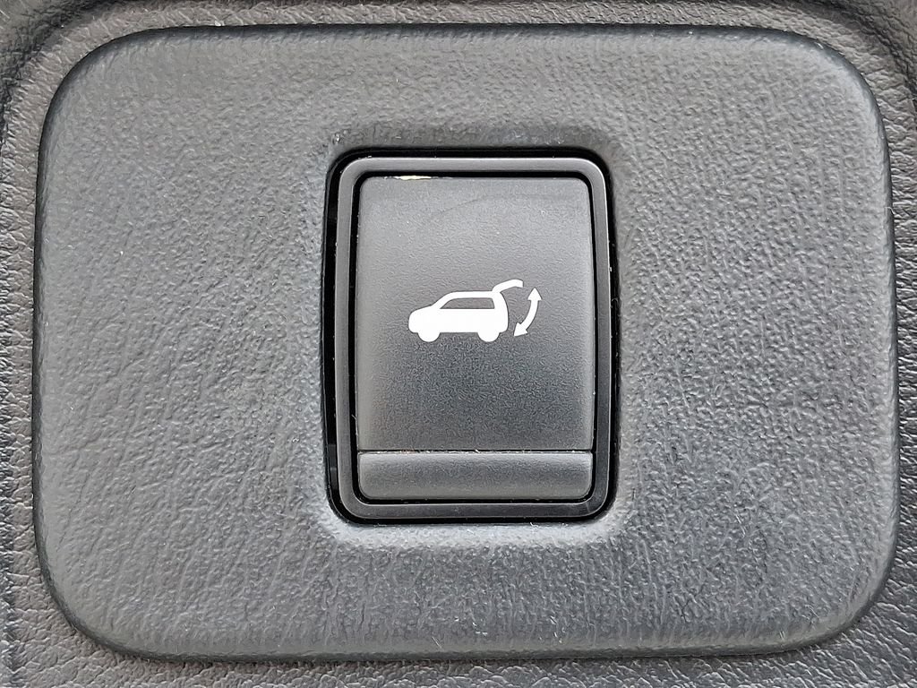 Used 2020 White Nissan Platinum image 29