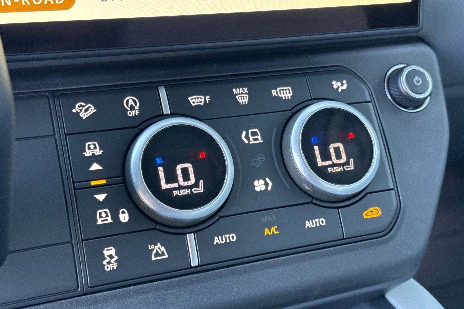 New 2026 Fuji White Land Rover X-Dynamic SE image 24