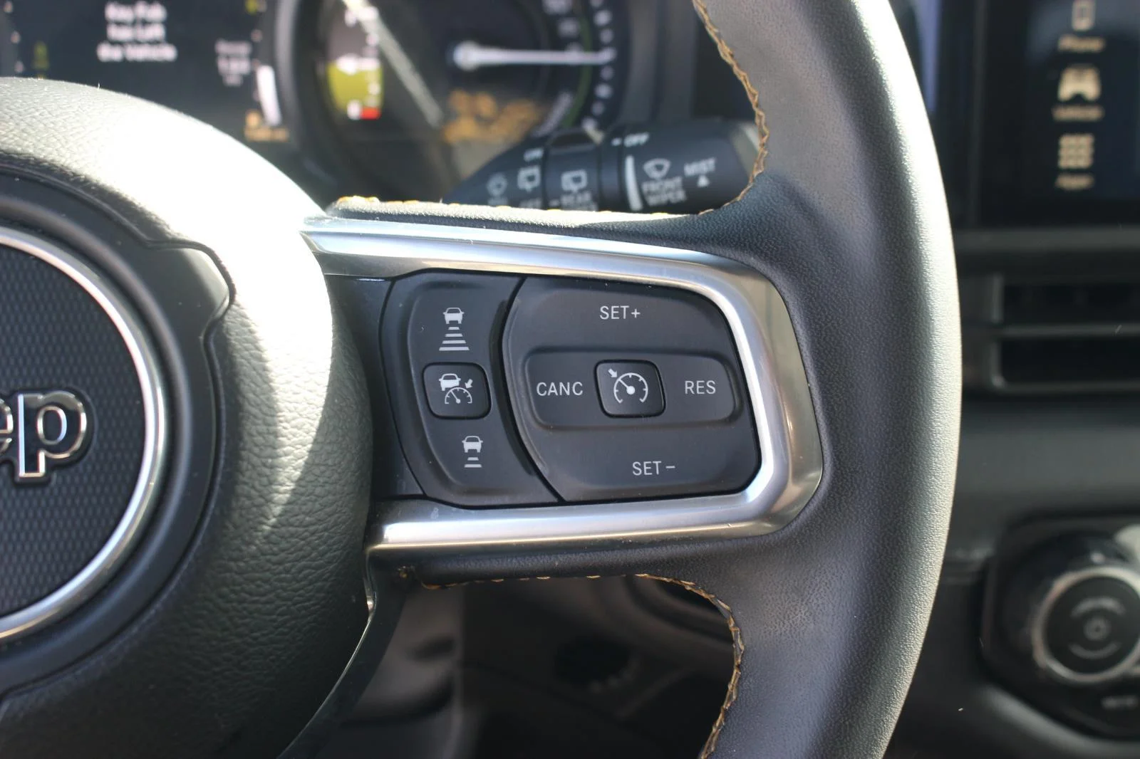 Used 2024 Grey Jeep Sahara image 18