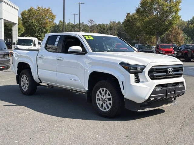 Used 2025 White Toyota SR5 image 13