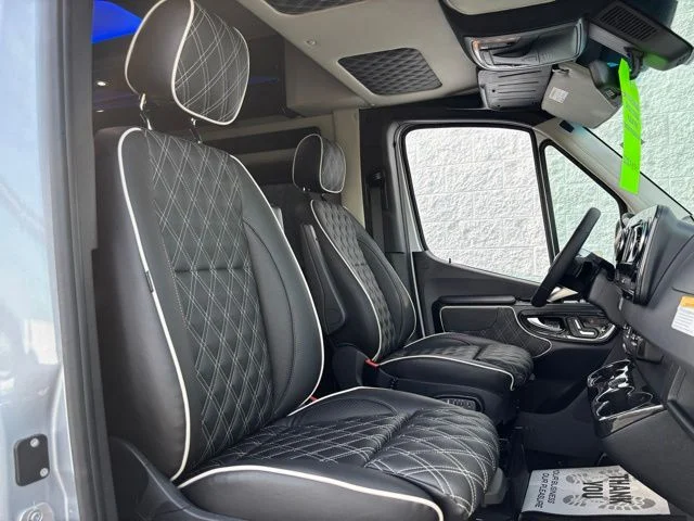 New 2027 Silver Mercedes-Benz Discovery Touring image 21