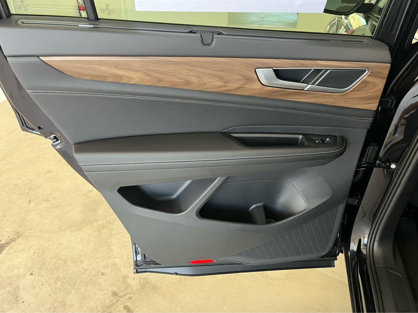 2026 Volkswagen Atlas SE w/Tech - Photo 28