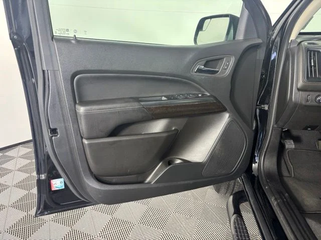 Used 2022 Black GMC Elevation image 17