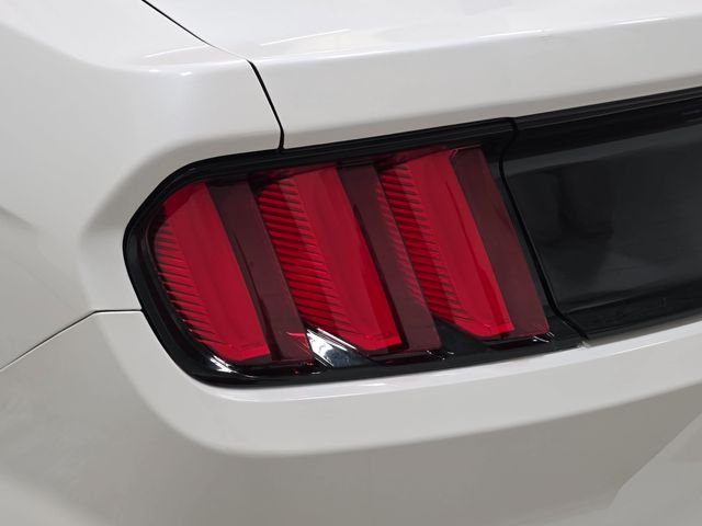Used 2017 White Ford GT Premium image 31