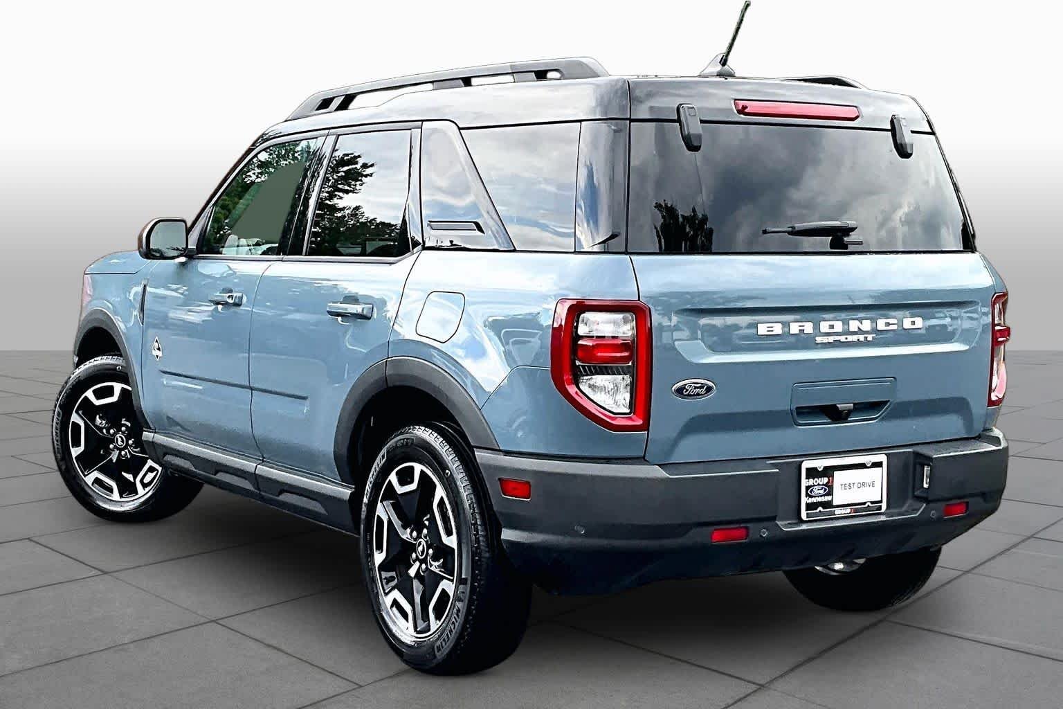 Used 2024 Azure Gray Metallic Tri-Coat Ford Outer Banks image 12