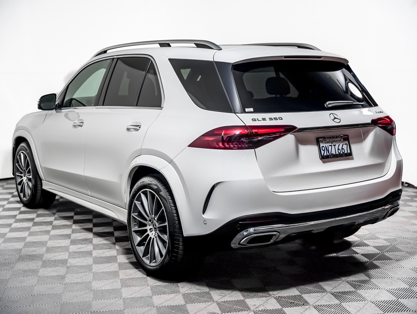 Certified Used 2024 Polar White Mercedes-Benz GLE 350 4MATIC® SUV image 2