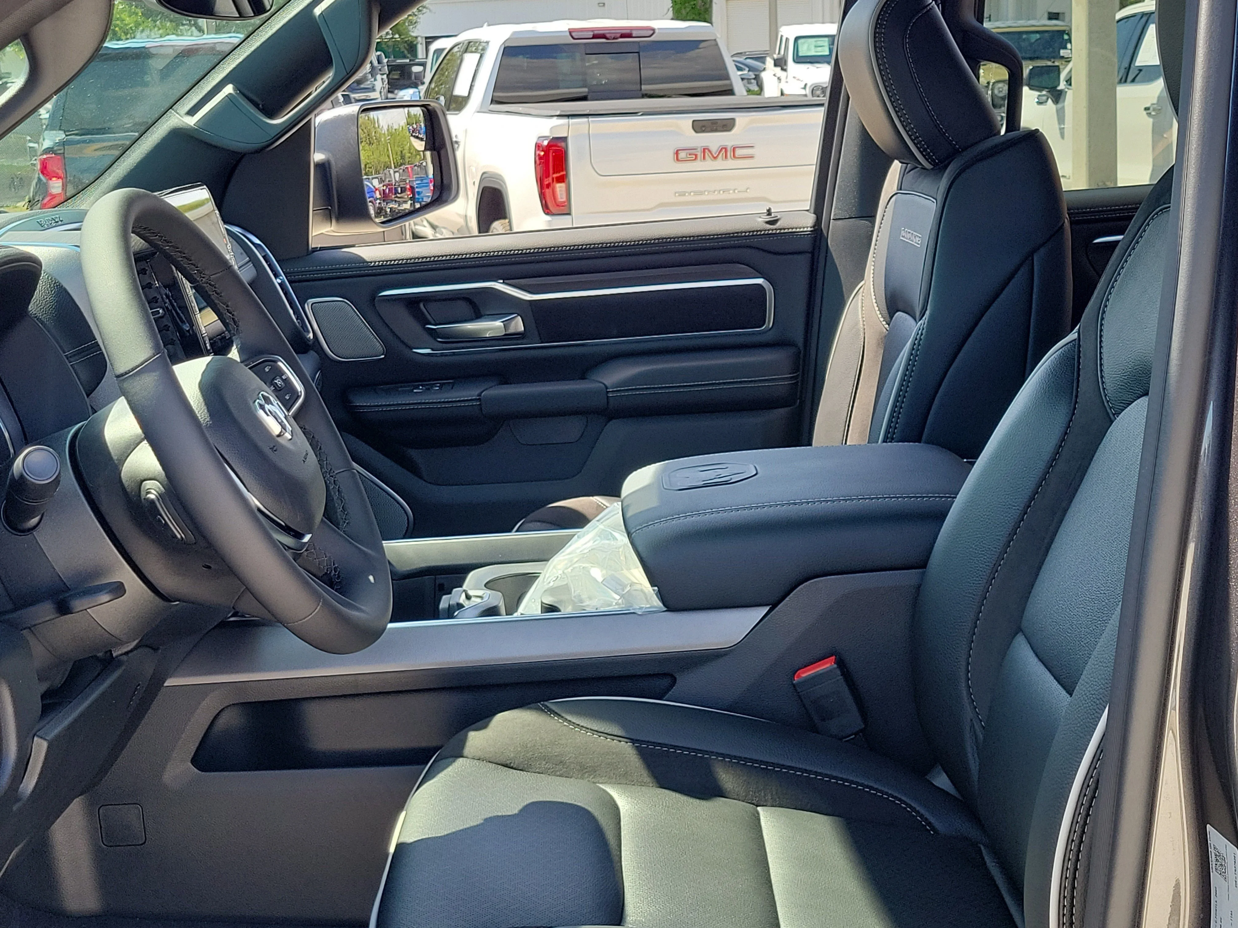 New 2026 Granite Crystal Metallic Clearcoat RAM Laramie image 19