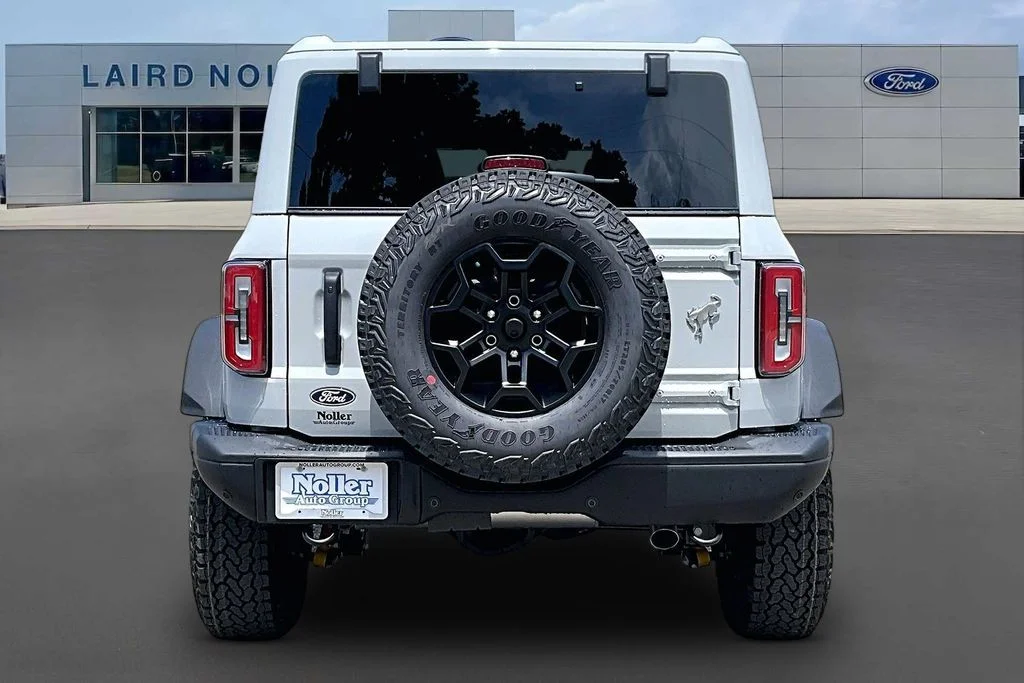 New 2026 Gray Ford Badlands® image 4