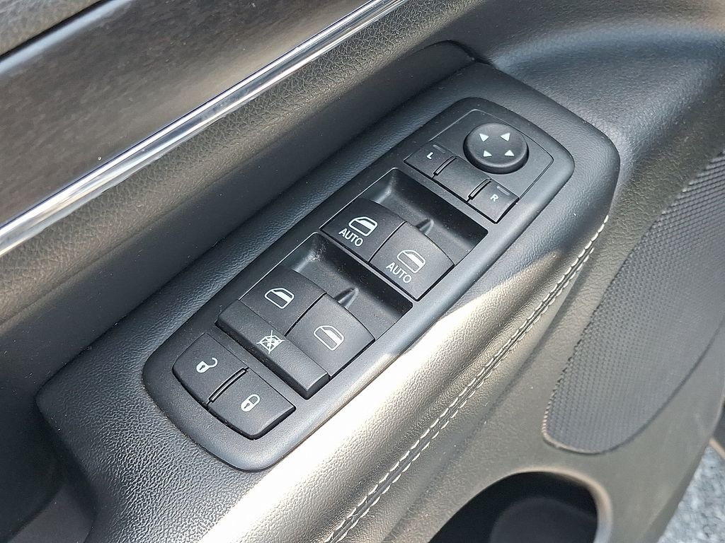 Used 2015 Silver Jeep Limited image 14