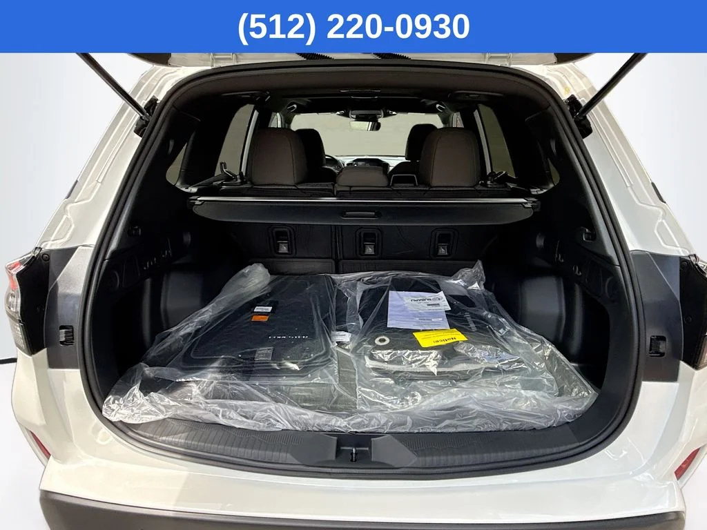 New 2026 CRYSTAL WHITE PEARL Subaru Premium image 32