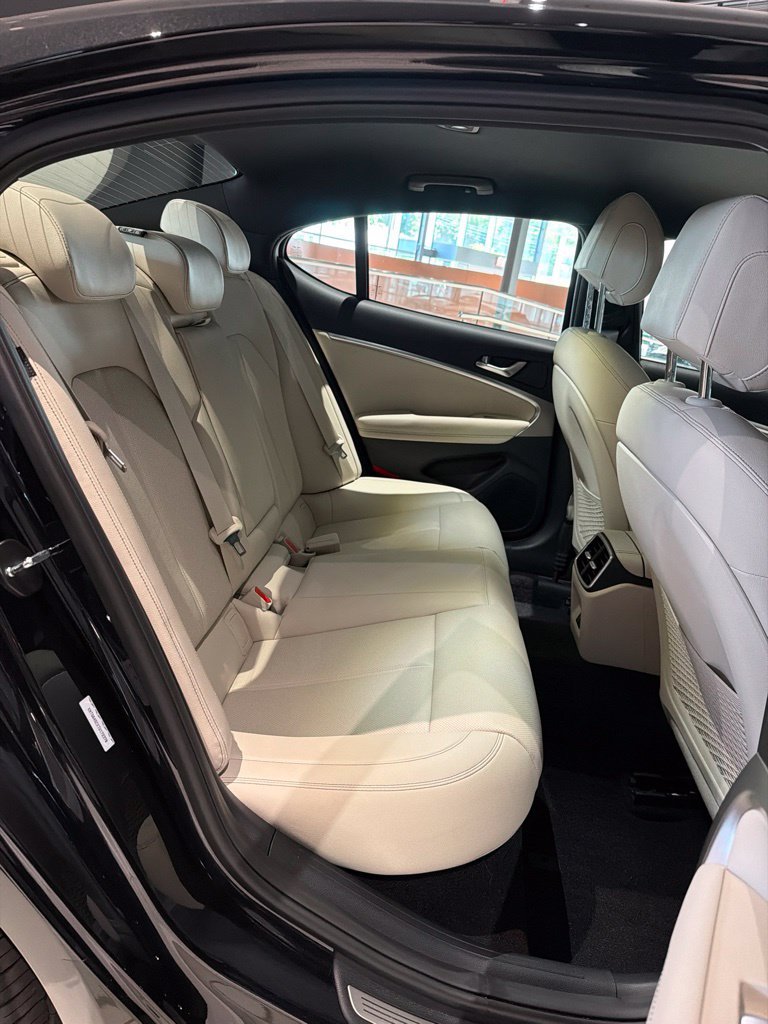 2026 GENESIS G70 Standard - Photo 18