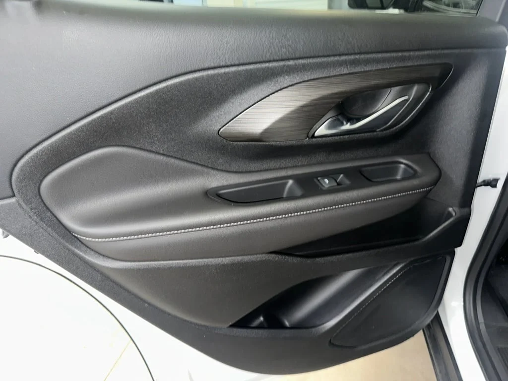 Used 2023 Summit White GMC SLE image 18