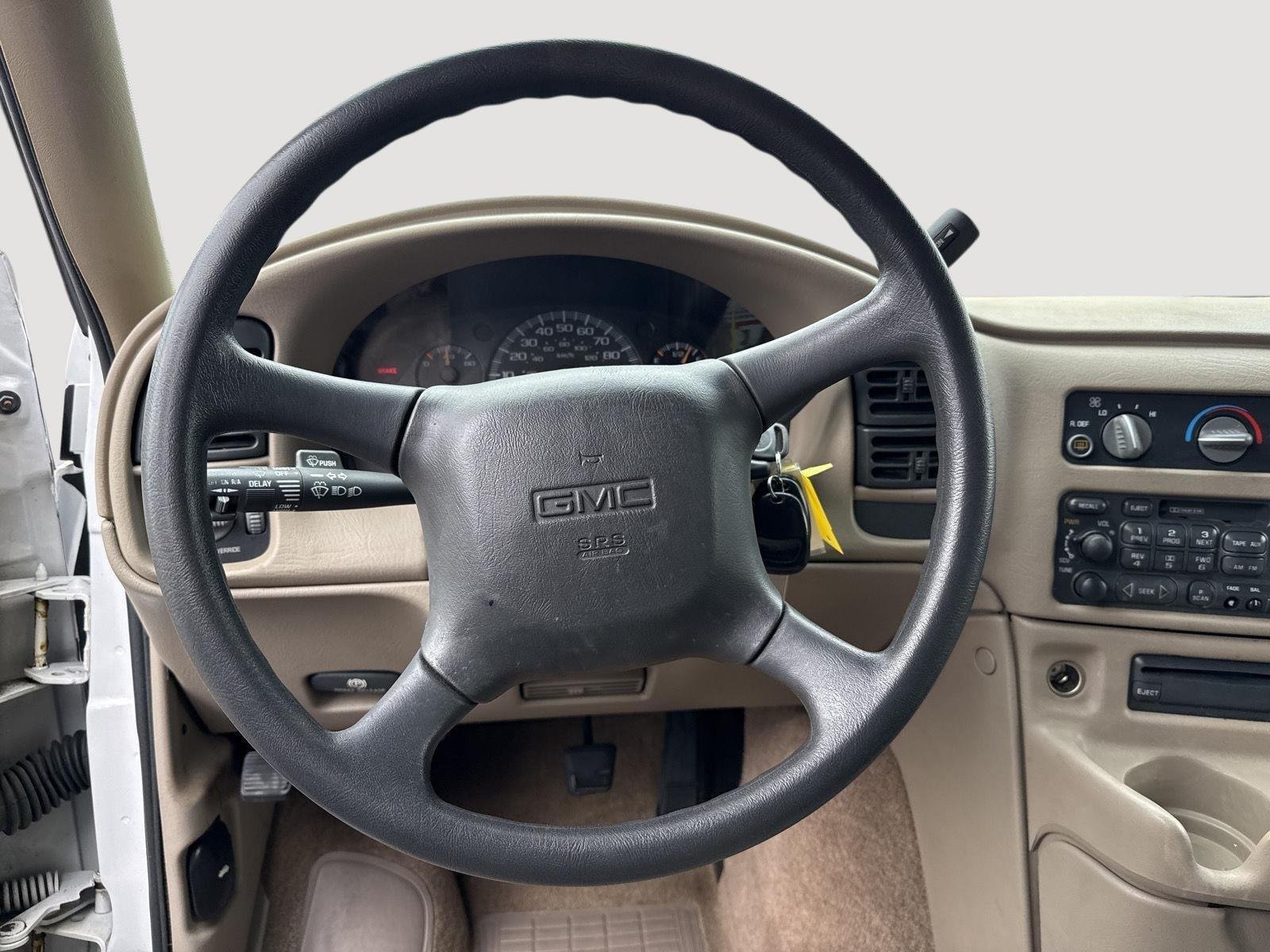 Used 2000 Ivory White GMC SL image 19