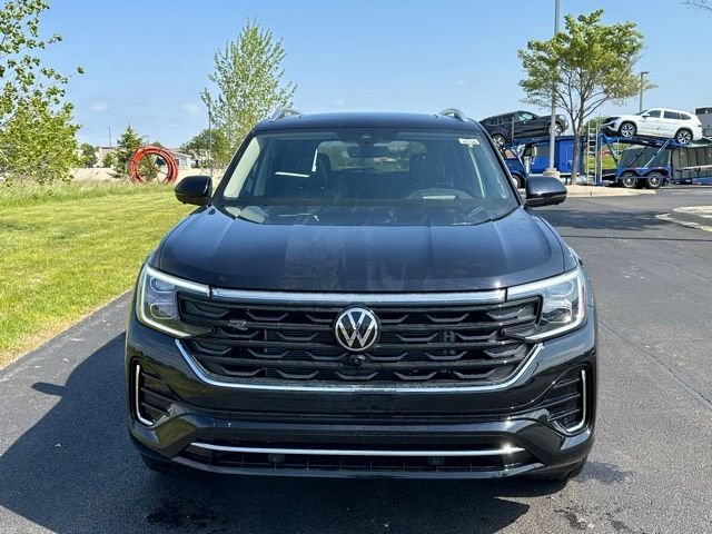New 2026 Deep Black Pearl Volkswagen 2.0T SEL Premium R-Line image 2