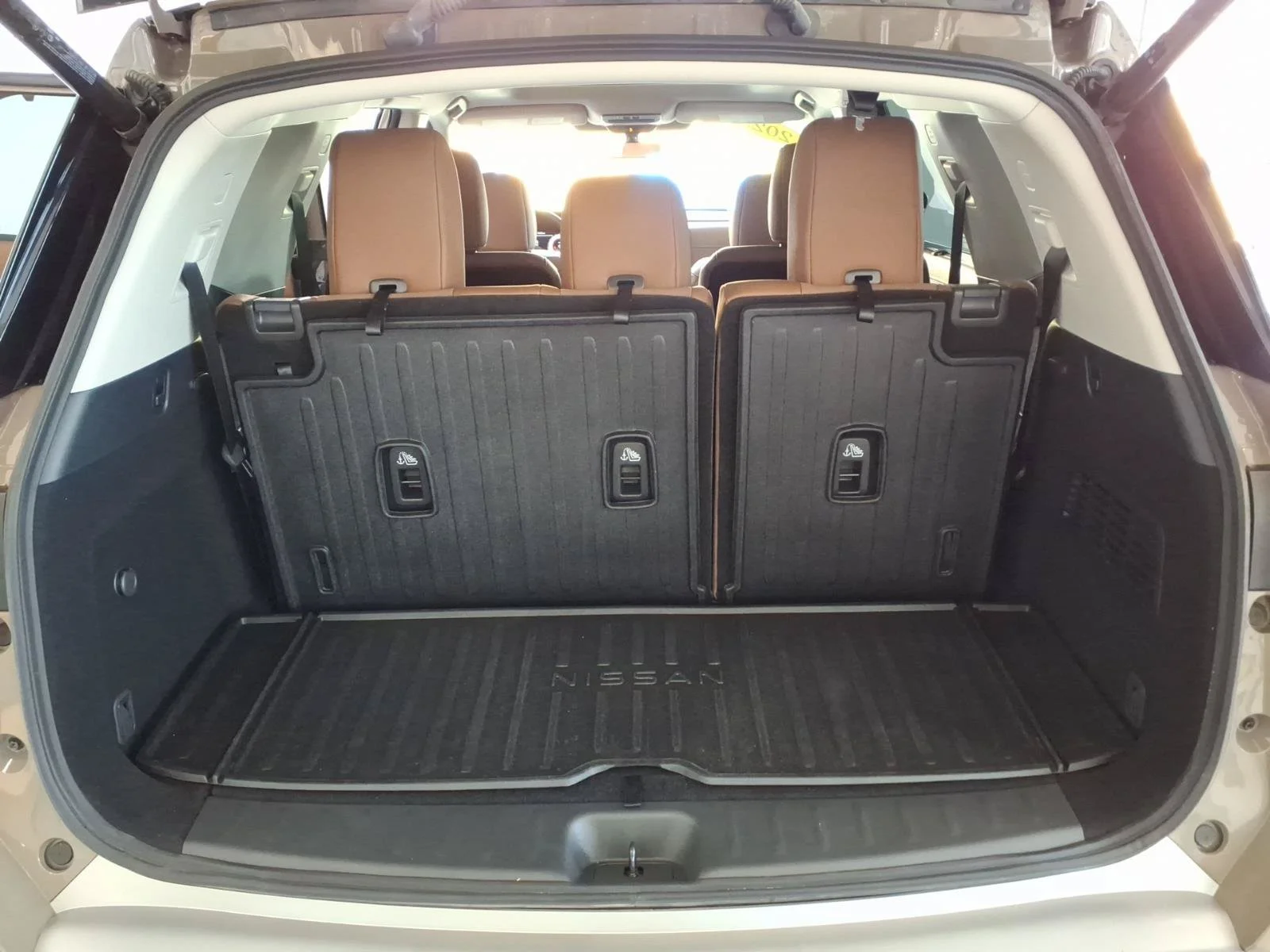 Certified Used 2025 Baja Storm Nissan Platinum image 15