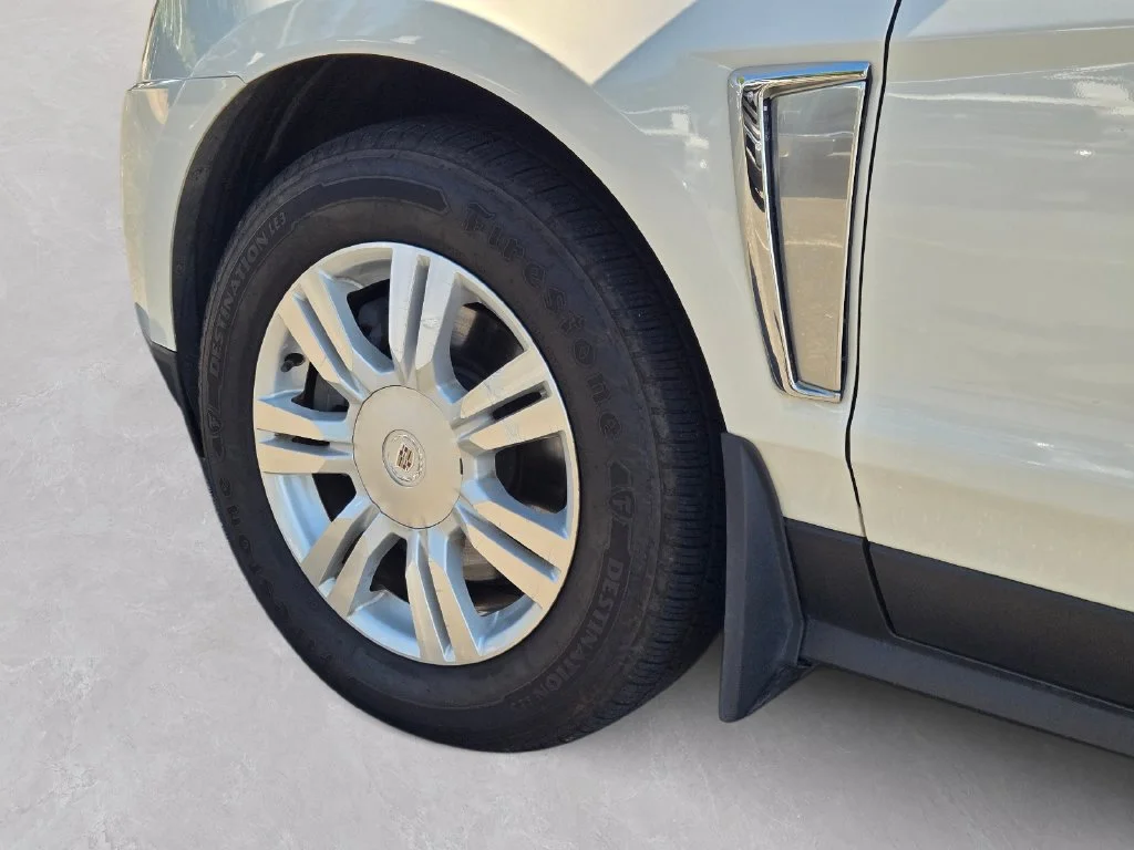 Used 2016 PLATINUM ICE TRICOAT Cadillac Luxury Collection image 11