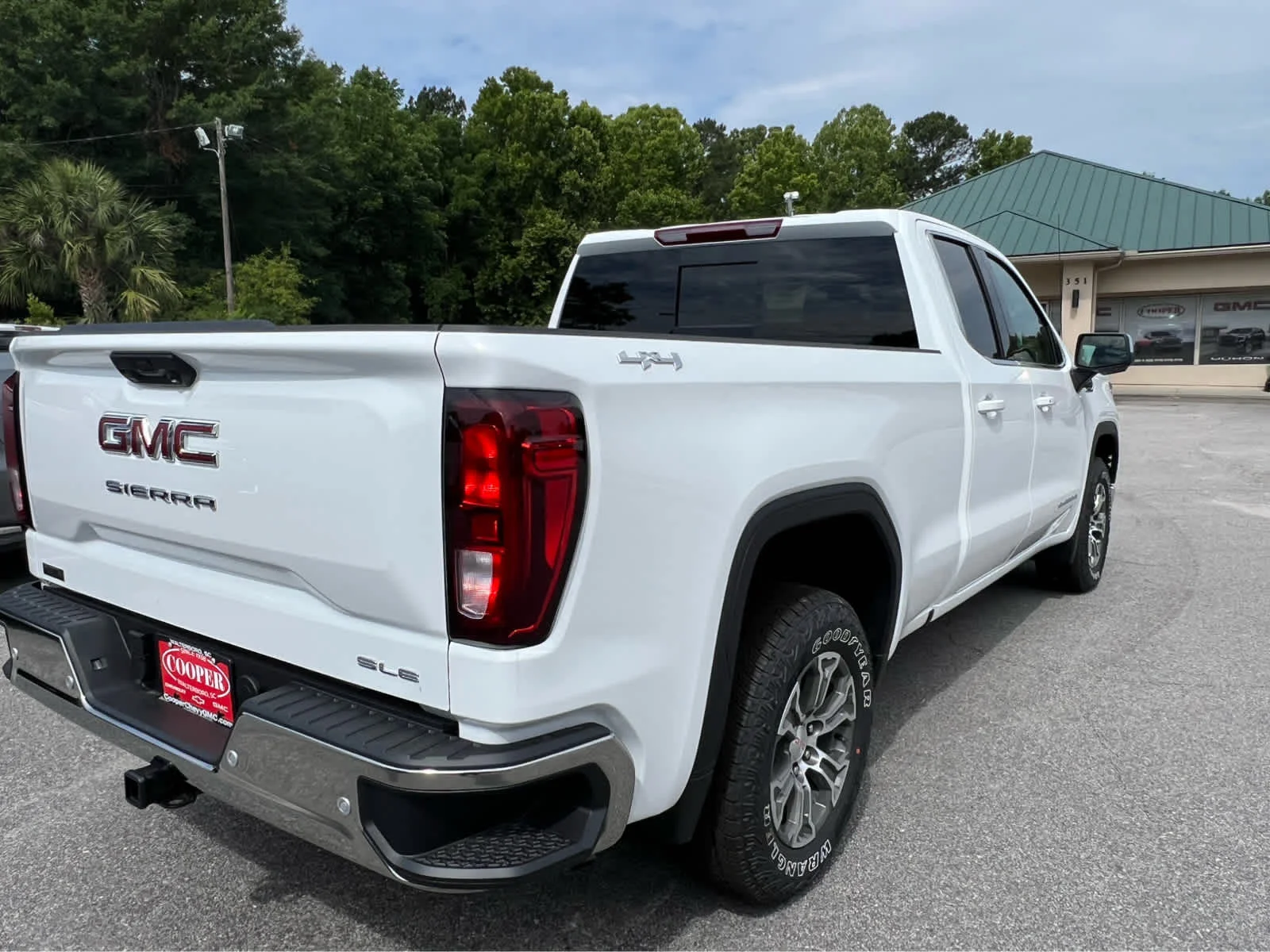 New 2026 Summit White GMC SLE image 3