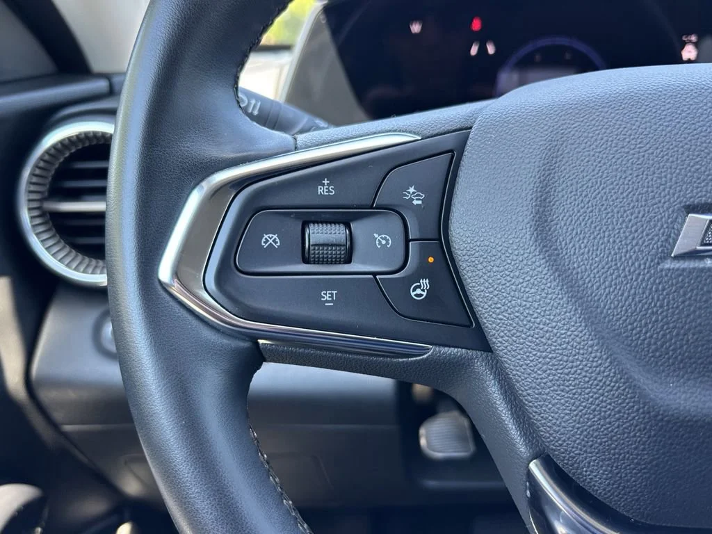 Used 2025 Cacti Green Chevrolet ACTIV image 29