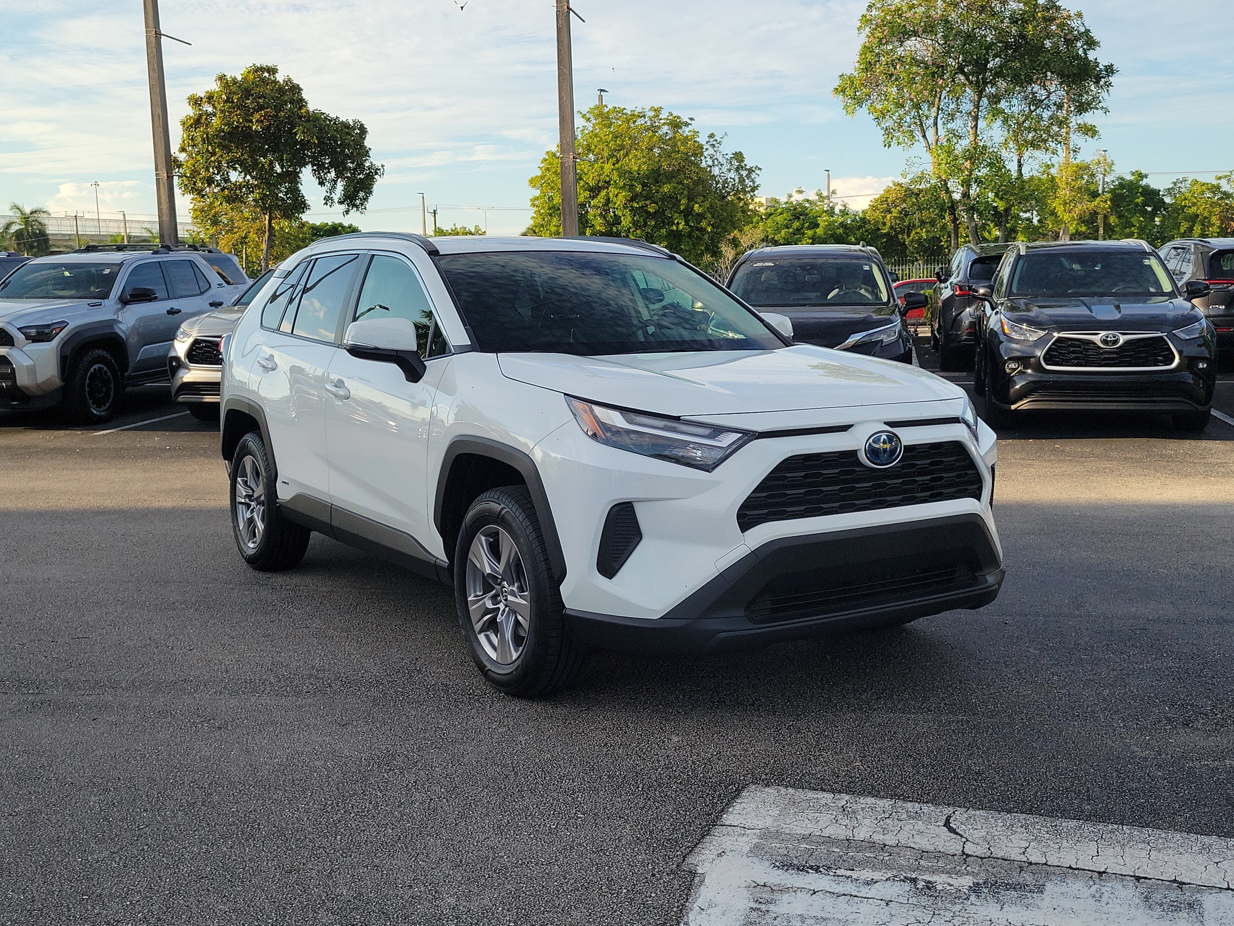 Used 2023 White Toyota Hybrid XLE image 3
