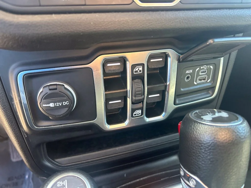Used 2024 Red Jeep Sport S image 39