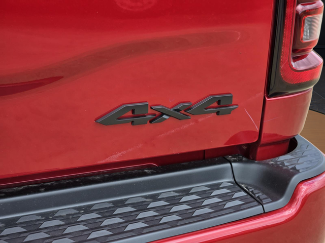 New 2026 Molten Red Pearl-Coat Exterior Paint RAM Tradesman image 25