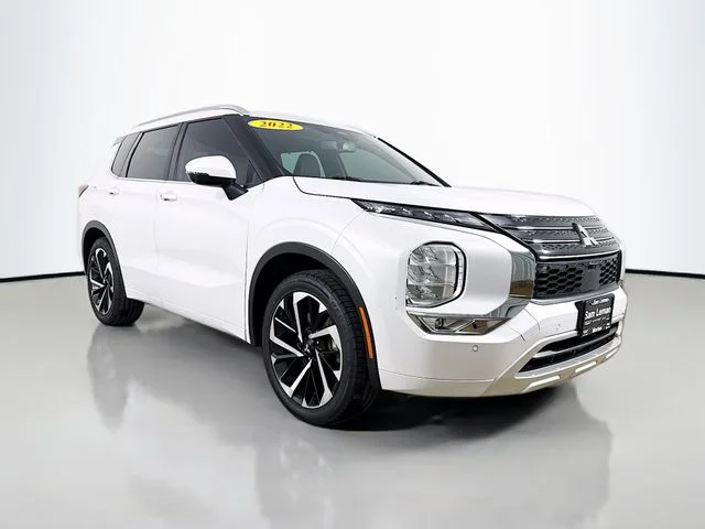 2022 Mitsubishi Outlander SEL 2WD's photo