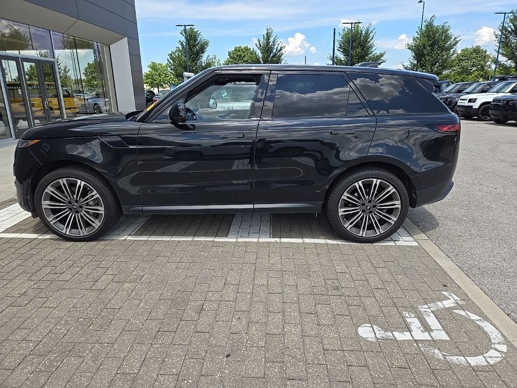 Used 2024 Santorini Black Metallic Land Rover SE image 8