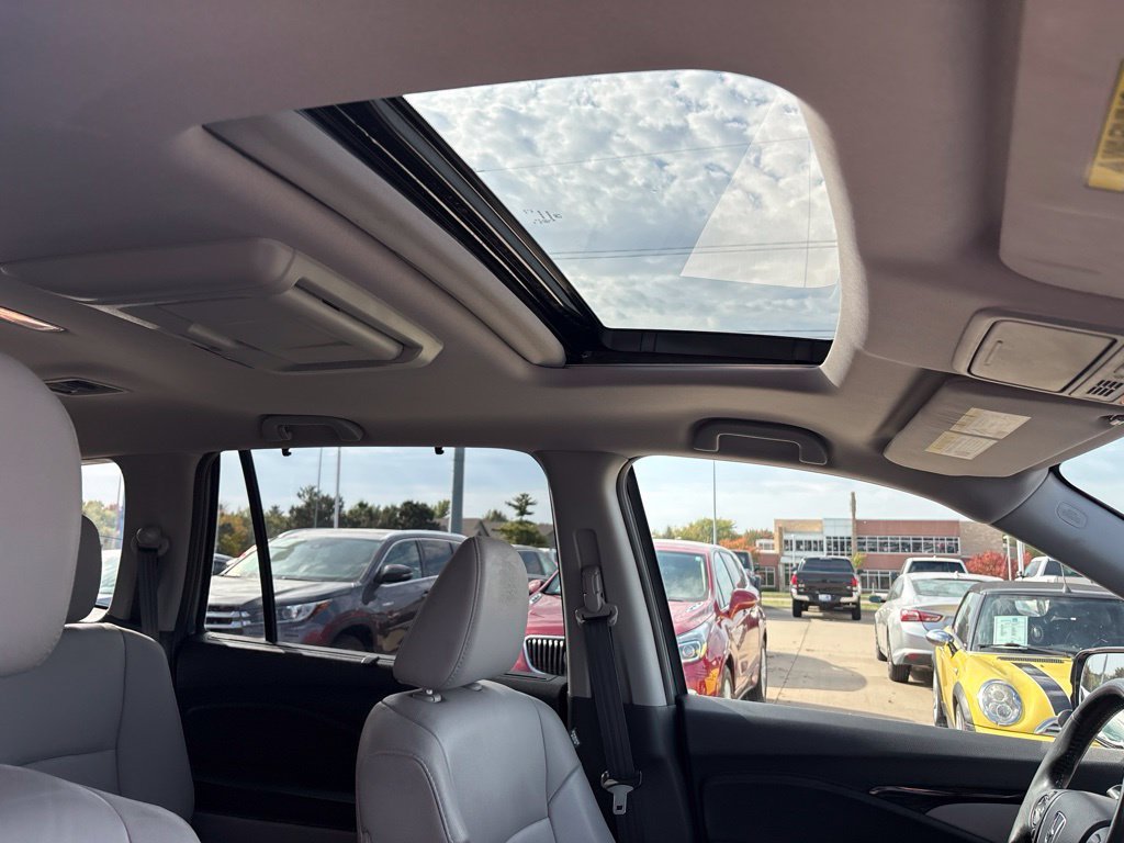 Used 2016 Blue Honda Touring image 31