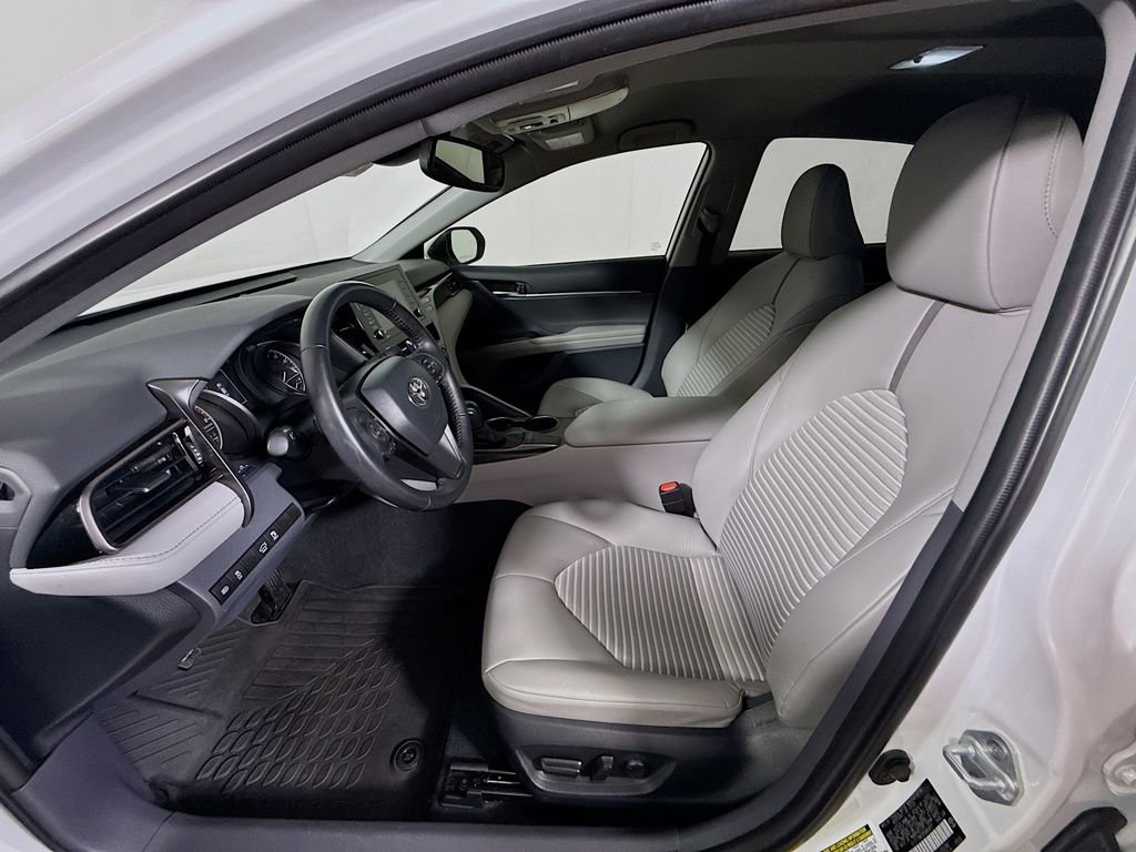 Used 2023 Ice Cap Toyota SE image 19