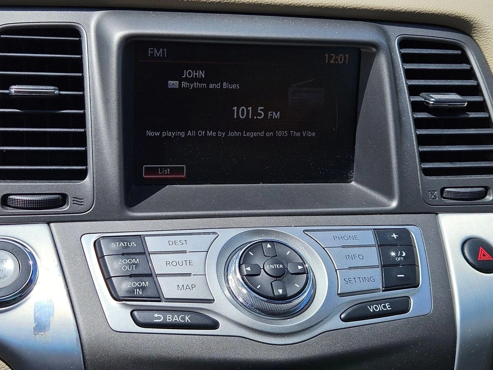 Used 2011 Glacier Pearl Nissan LE image 12