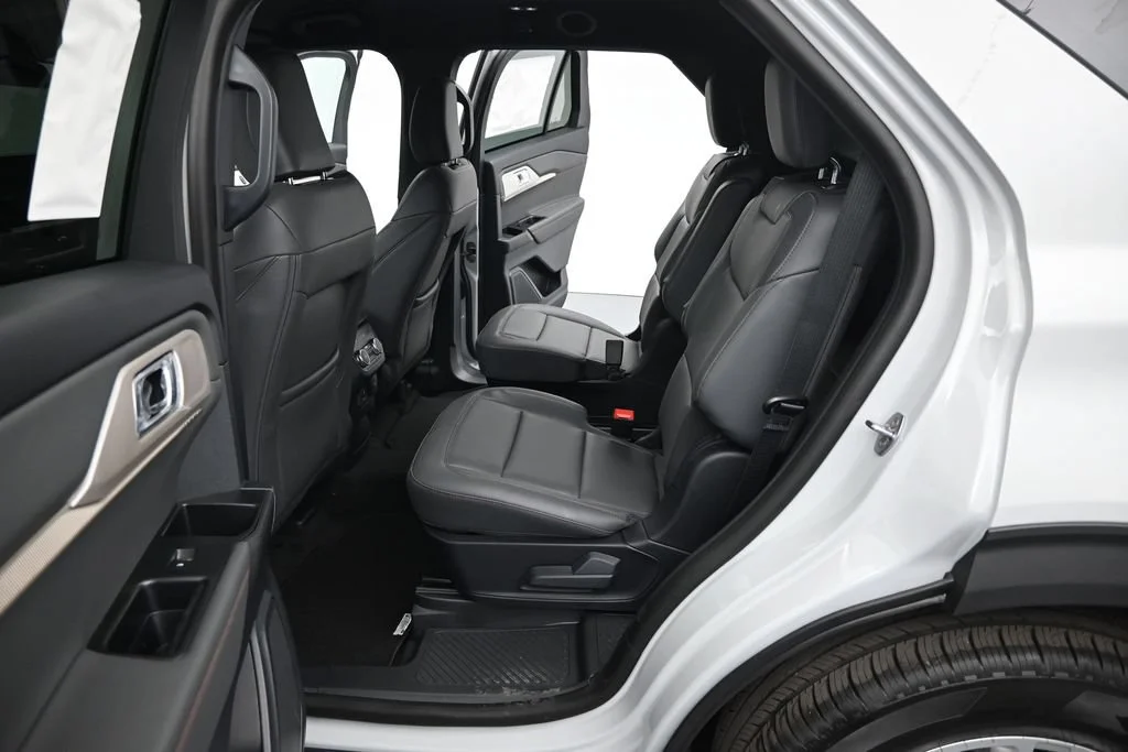 New 2027 Avalanche Gray Ford Active image 18