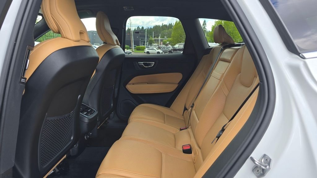 Used 2020 White Volvo T5 Inscription image 16