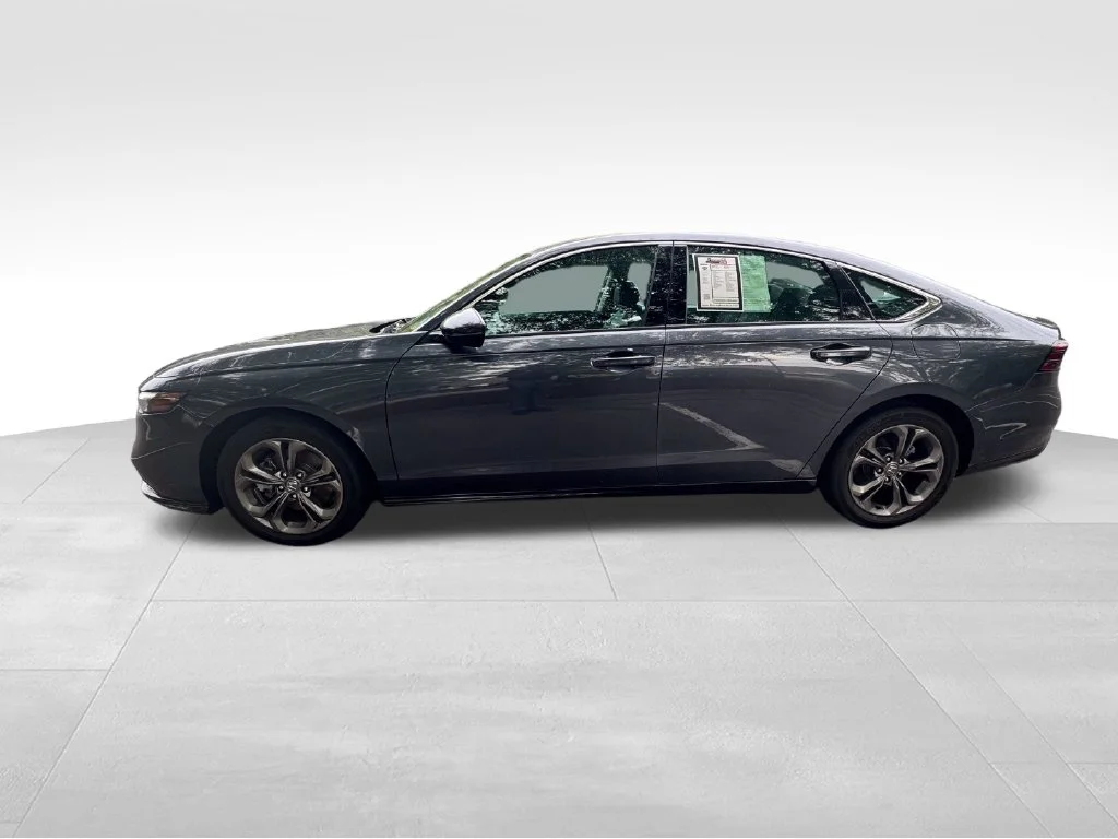Used 2023  Honda EX-L image 2
