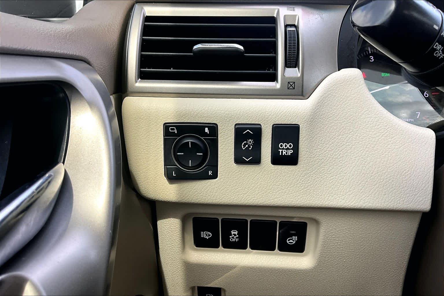 Used 2018 Starfire Pearl Lexus Luxury image 36